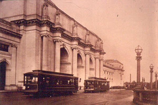 Streetcar in front of Union Station.