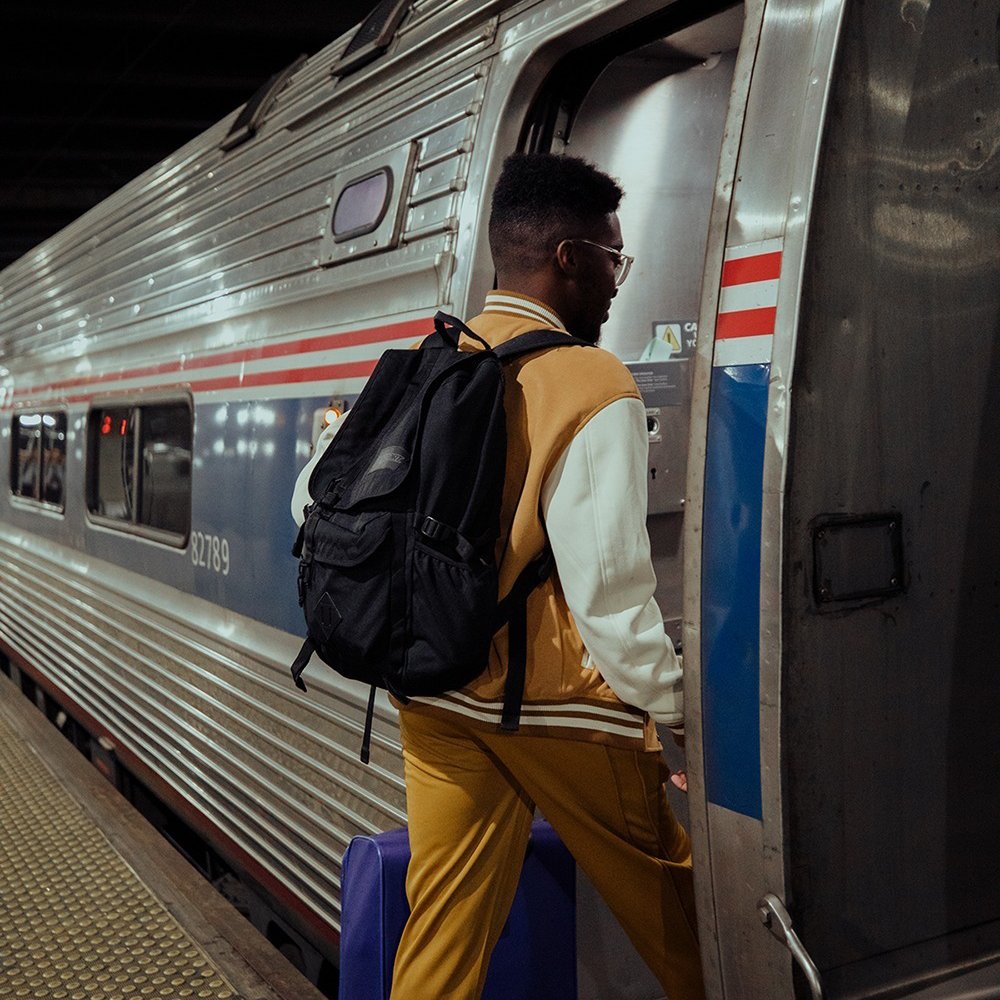 scontent-ord5-2.cdninstagram.com-115041624847823700 man entering amtrak train