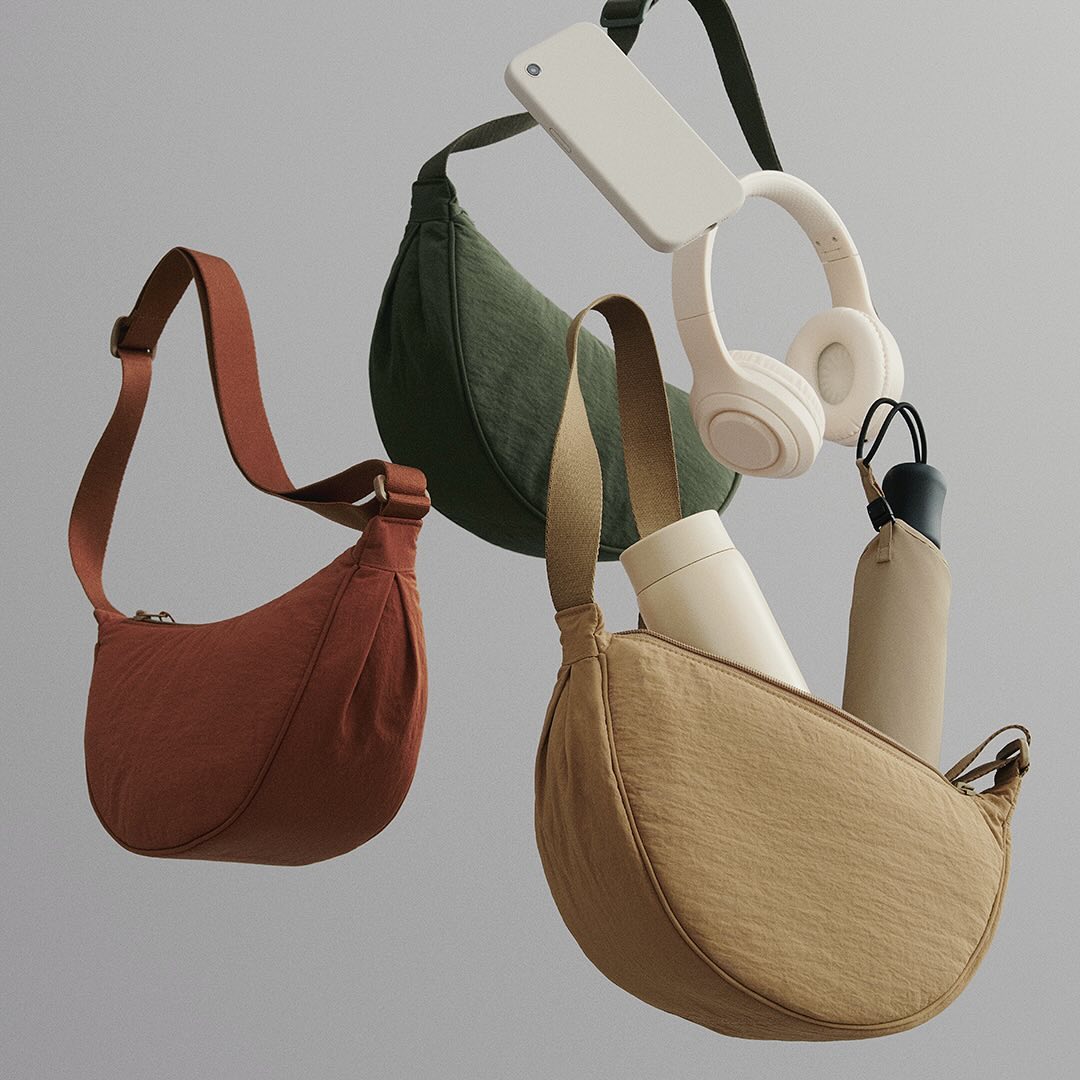 scontent-ord5-2.cdninstagram.com-115041681190069810 UNIQLO handbags, phone cases, and waterbottles